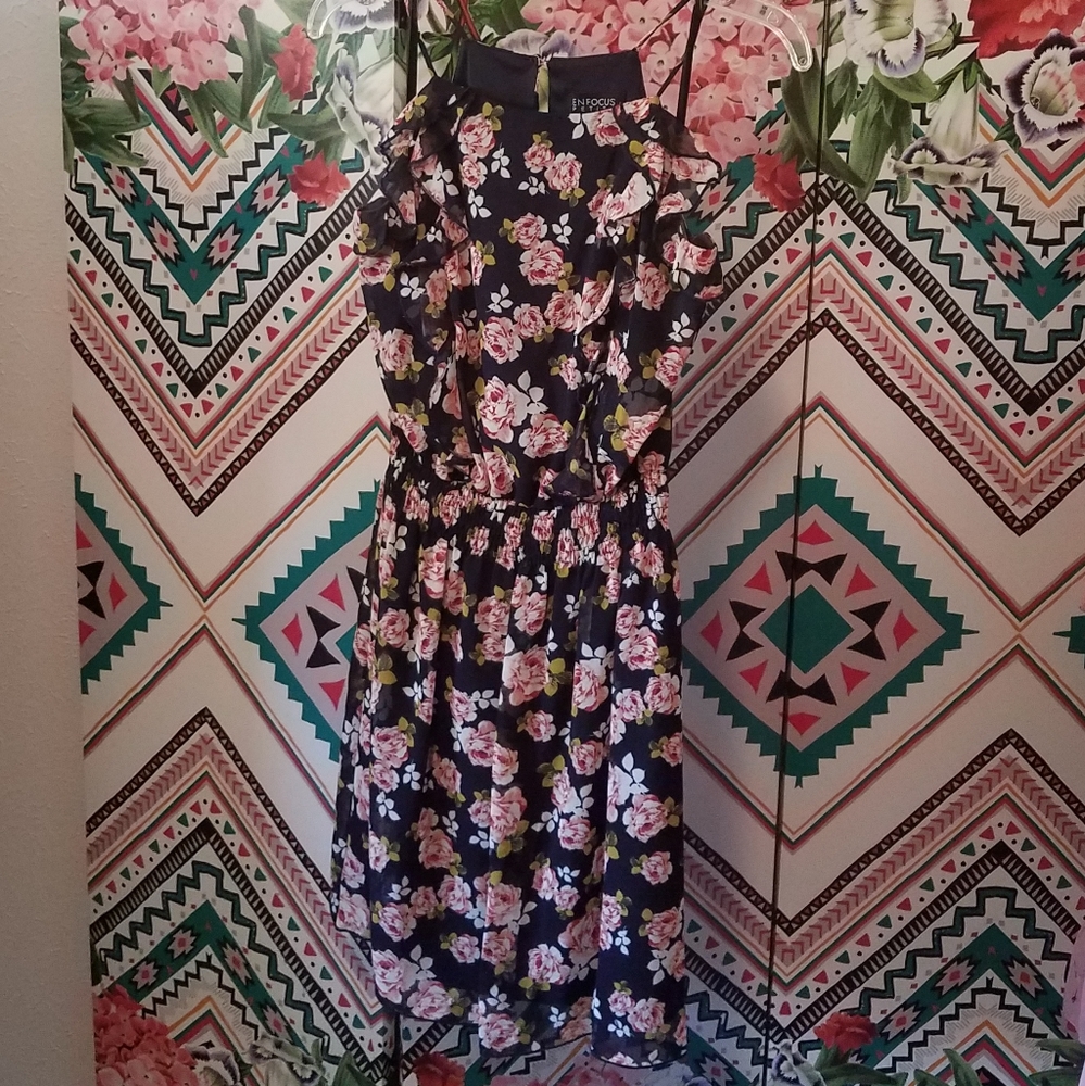 Beautiful Floral Print Dress - Picture 7 of 12